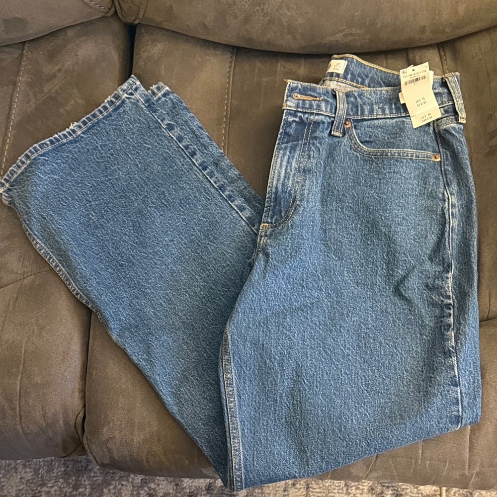 Abercrombie & Fitch Women's Wide Leg Jeans in Medium Blue